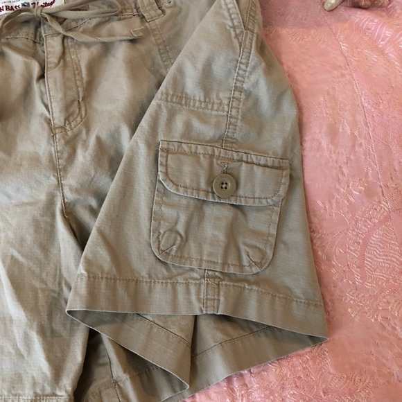 Khaki shorts - Picture 2 of 4